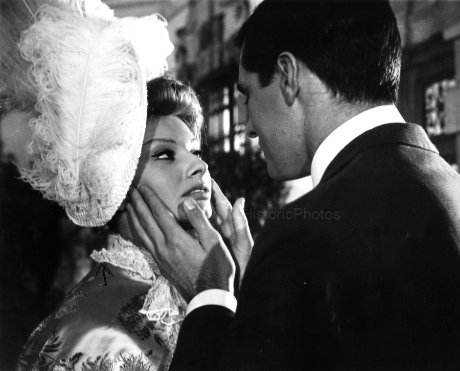 Sophia Loren 1960 2 WM.jpg
